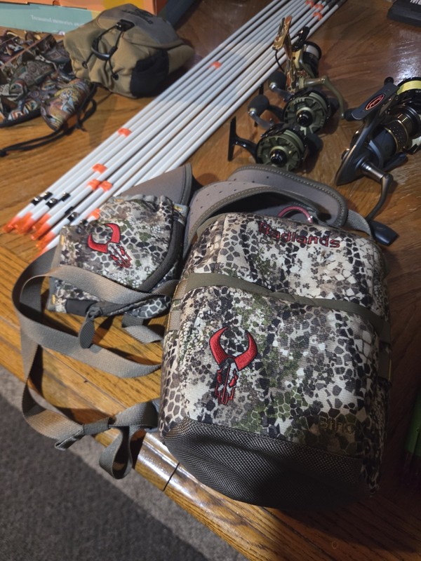 Badlands Magnetic Bino Pack Camo Waist Pack w/ Harness, 10L, 3 Pockets