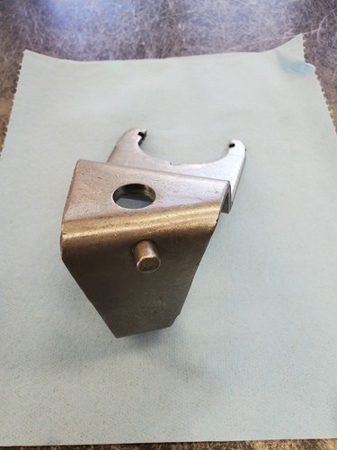 241C TRANSFER CASE PASSENGER SIDE RANGE FORK #338 - Picture 3 of 6