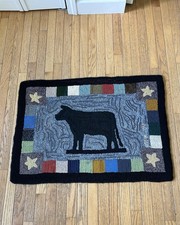 Tapis crochet main laine avec vache inspiré art populaire 2009
