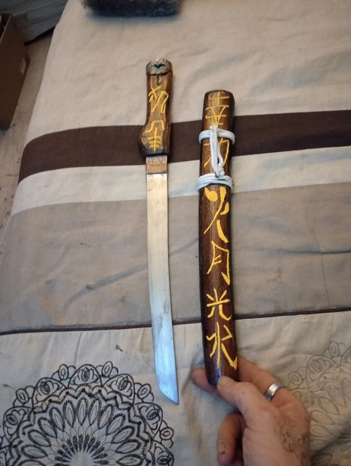 Estuche corto de madera Katana de acero inoxidable forjado a mano 4,40 tallado a mano Foto 4 de 4