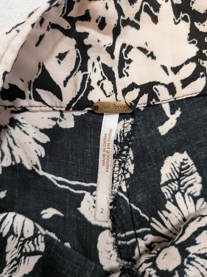 free people cream and black floral flowy shorts size 2 - Image 2 of 4