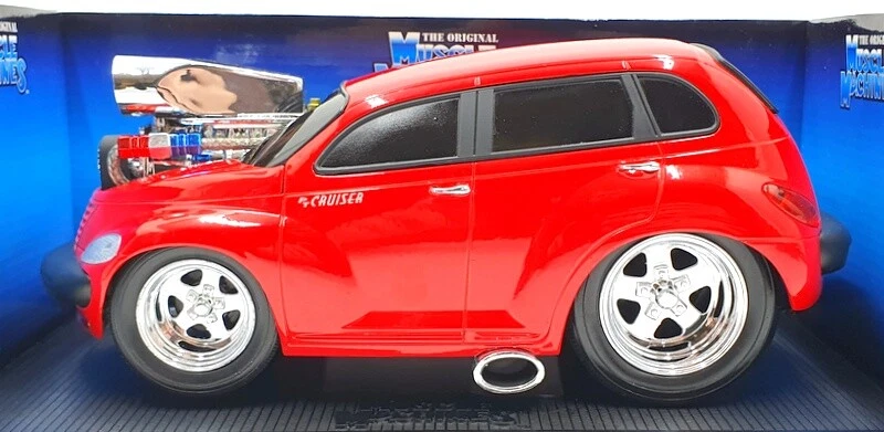 Muscle Machine 1/18 Scale Diecast 71165 - 2000 Chrysler PT Cruiser - Red - Image 3 of 4