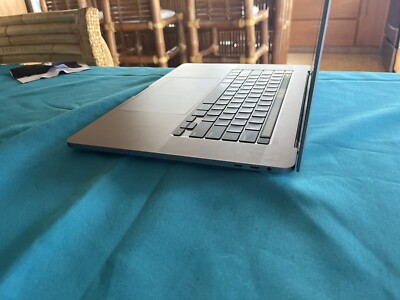 Apple MacBook Pro (16-inch 2019) 2.4 GHz Intel core i9 2TB SSD