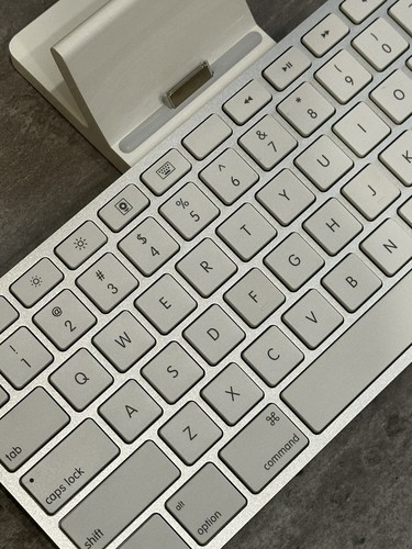 Apple iPad Keyboard Dock Model No. A1359 1st & 2nd Generation iPad - Photo 22/22