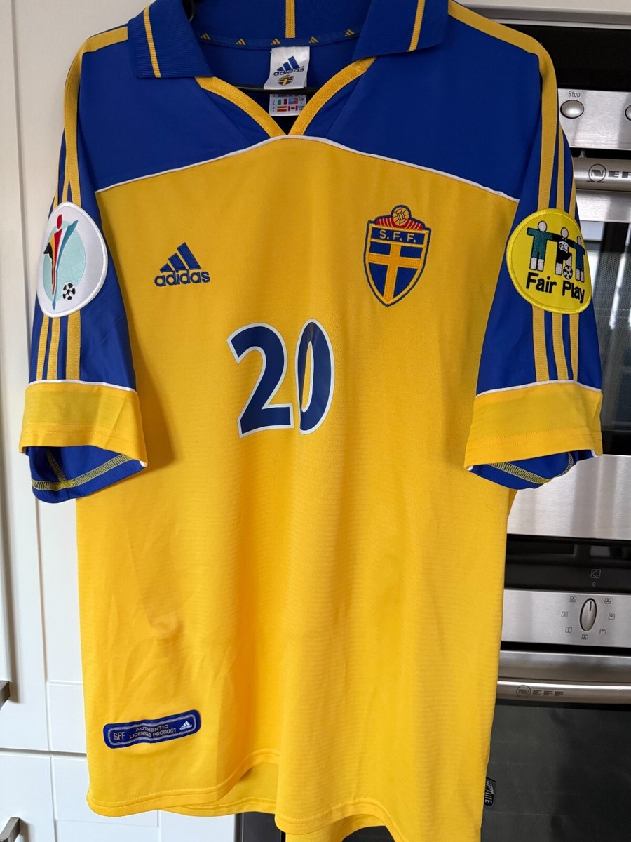 Sweden 2000-2002 Larsson 20 Home Football Shirt Size Large /44725