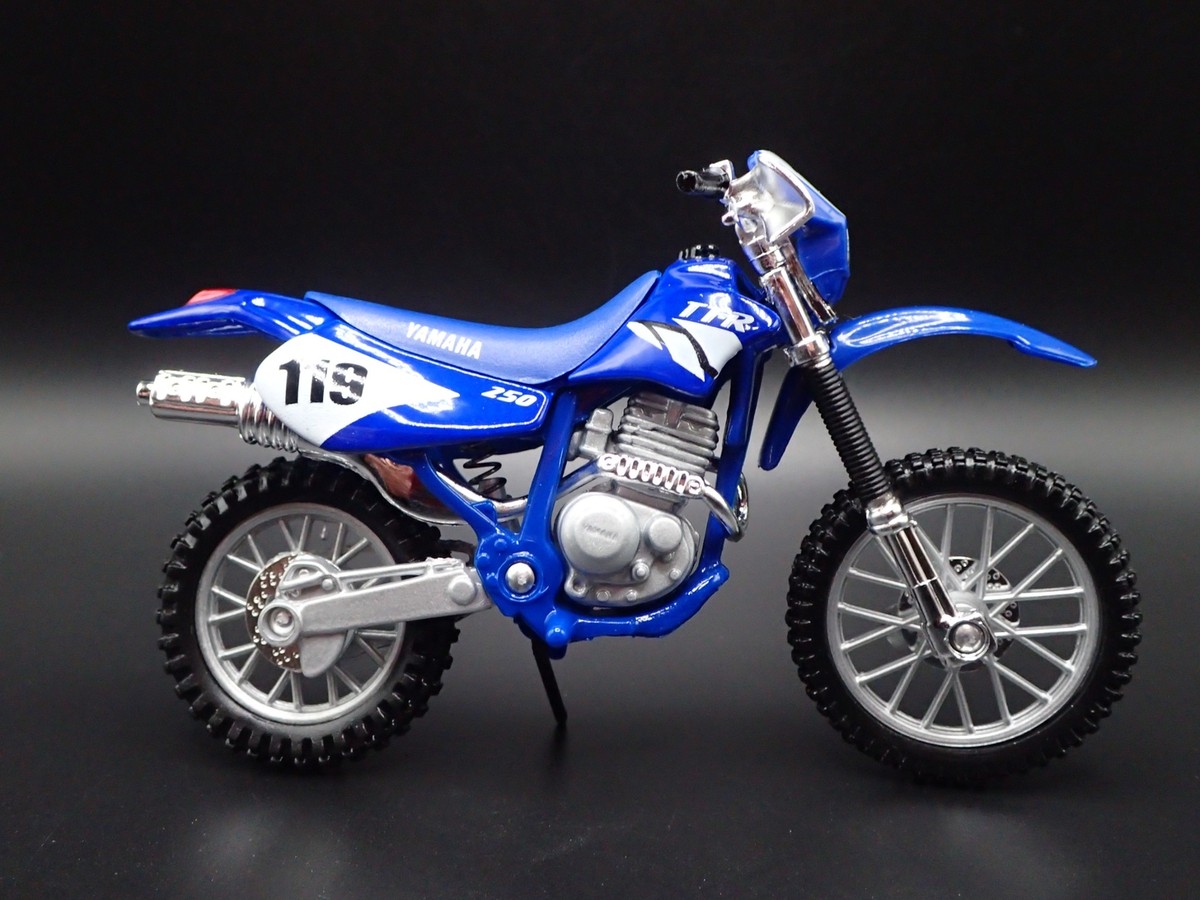 YAMAHA TTR 250 DIRT BIKE MOTORCYCLE BLUE 1/18 SCALE DIORAMA