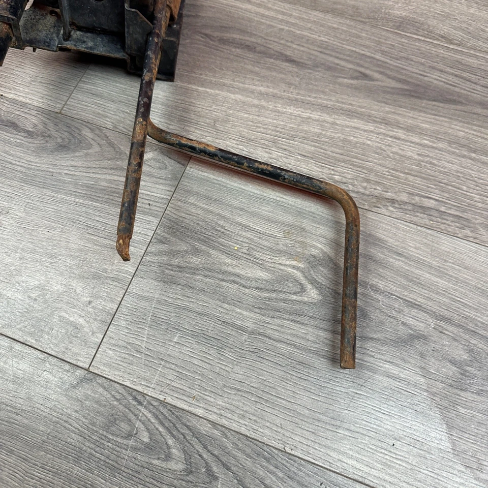 87-95 Jeep YJ Wrangler ORIGINAL Bottle Jack + Herramientas + Soporte de montaje Llave de tuerca Foto 4 de 4