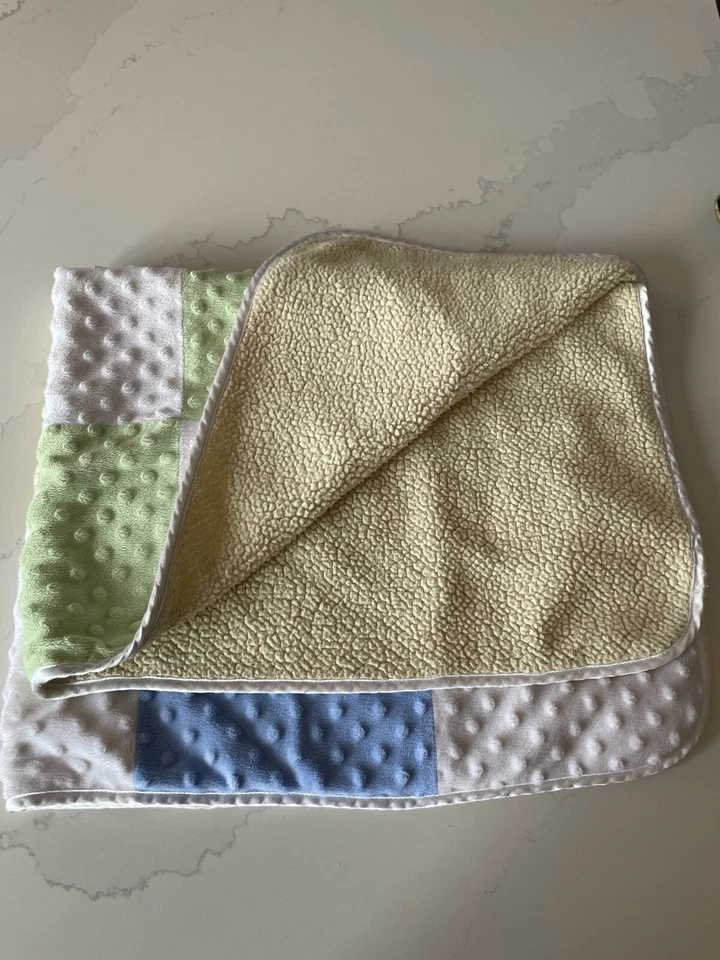 Cobertor de bebê Just Born meninas rosa branco patchwork pontos minky Sherpa 42x30 polegadas - Imagem 2 de 4