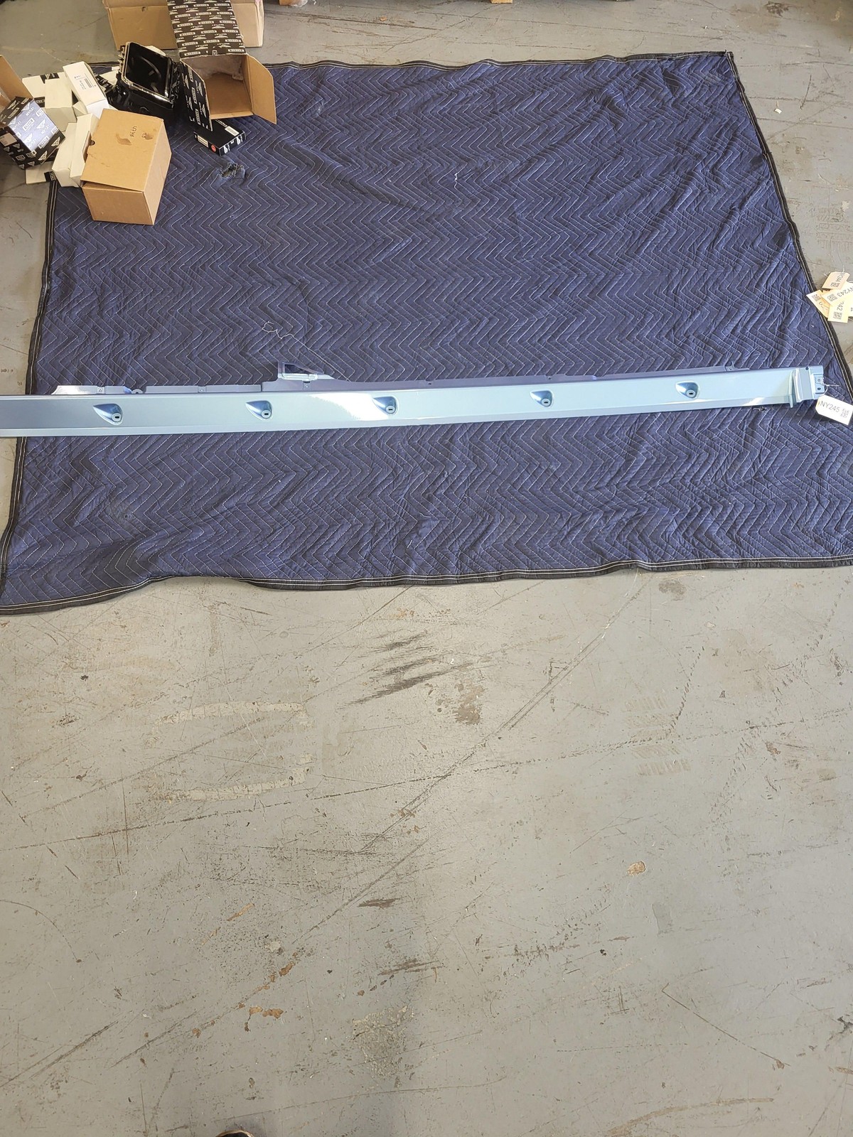 2016-2020 Bentley Bentayga Left Driver Rocker Panel Skirt Molding 36A-825-211