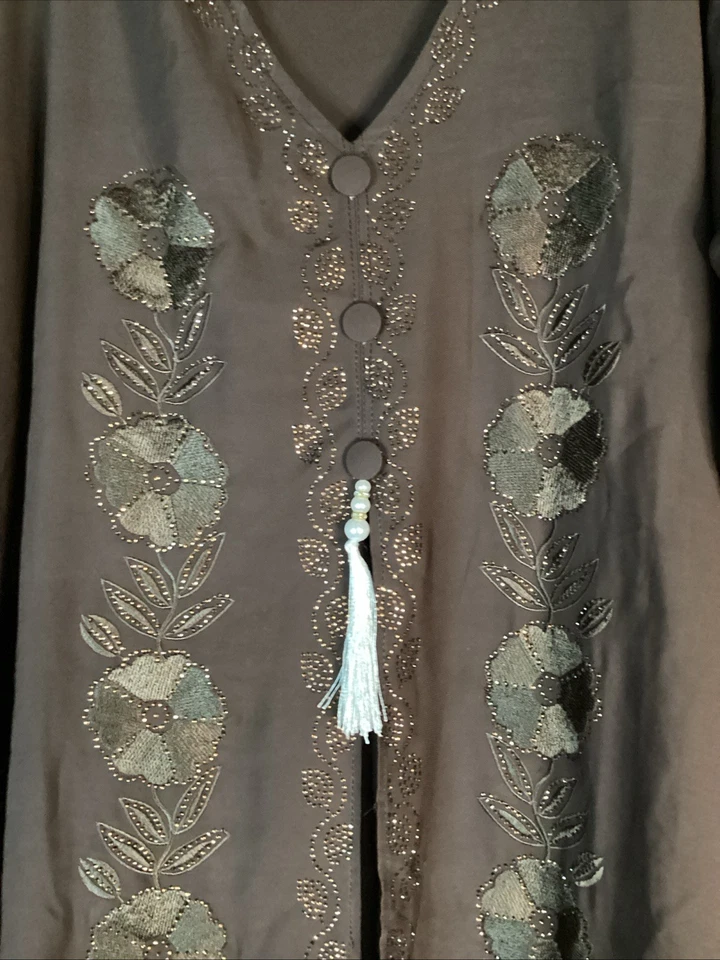 Mujer Abaya Marrón Con Bordado Floral Cuentas Hecho en India Foto 3 de 4