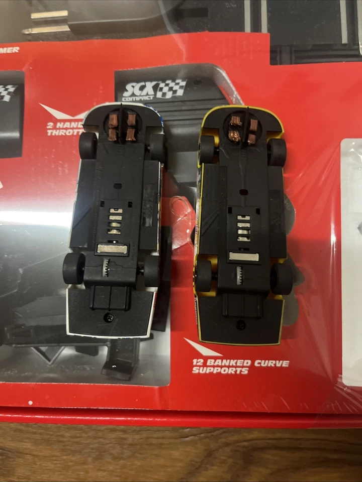 SCX COMPACT NASCAR TRI-OVAL SUPER SPEEDWAY 1:43 SLOT RACING SET Completo Foto 3 de 3