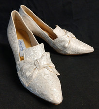 Vintage Marc Andrew Ivory White heels Bridal Pumps Bow Patterned Fabric Sz 7