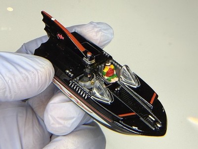 2026 New Hot Wheels 1966 Black Bat Boat Customized Sealed W/ Batman & Robin  