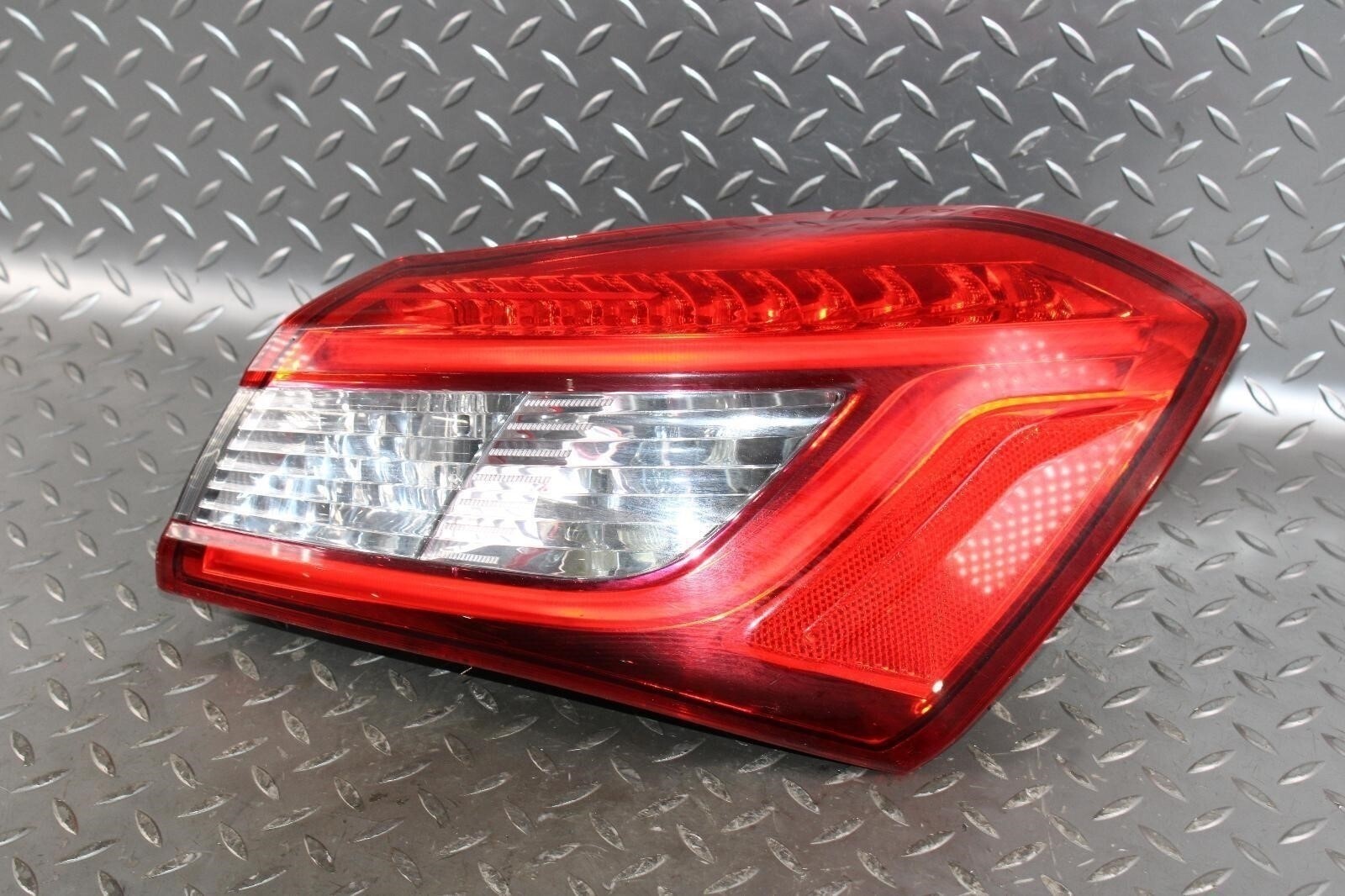 14-19 Ghibli Quarter Panel Passenger Side Right RH Taillight Tail Light Lamp OEM