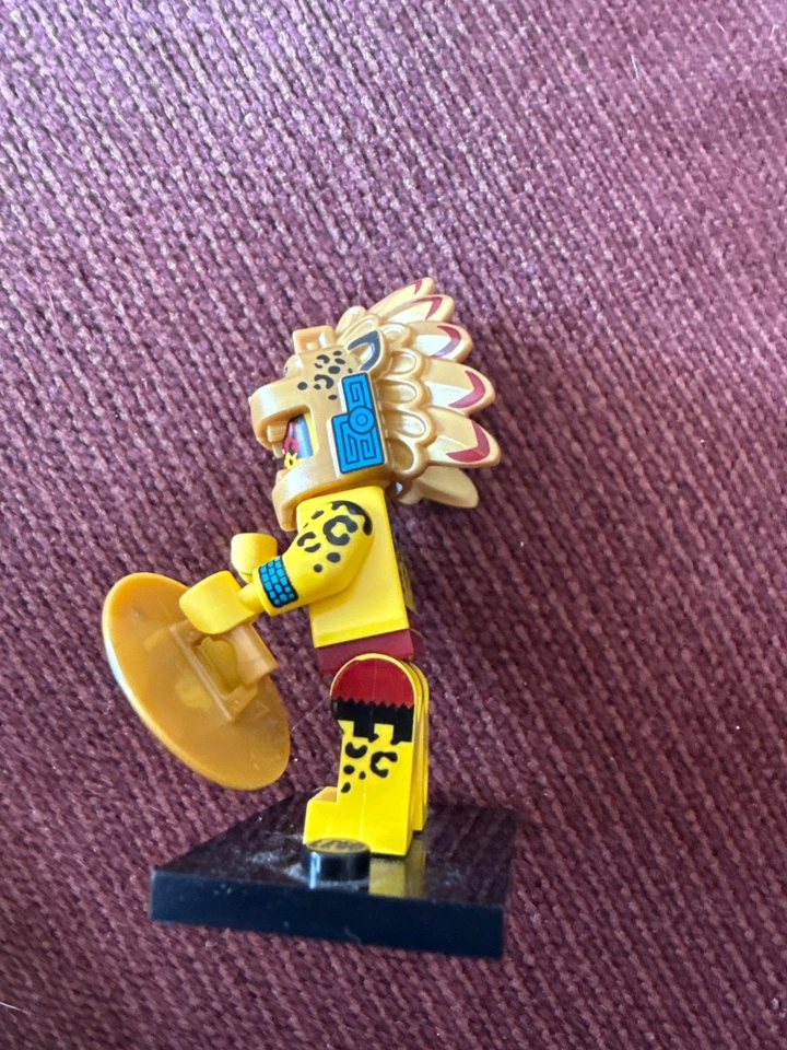 Aztec Warrior Lego Series 7 Minifigure with shield - Image 4 of 4