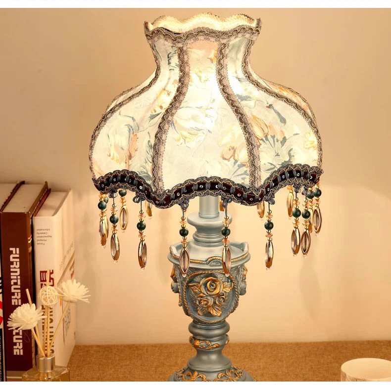 Lámparas retro europeas cortinas flecos cristal luces cortinas románticas lámpara de mesa decoración Foto 3 de 4