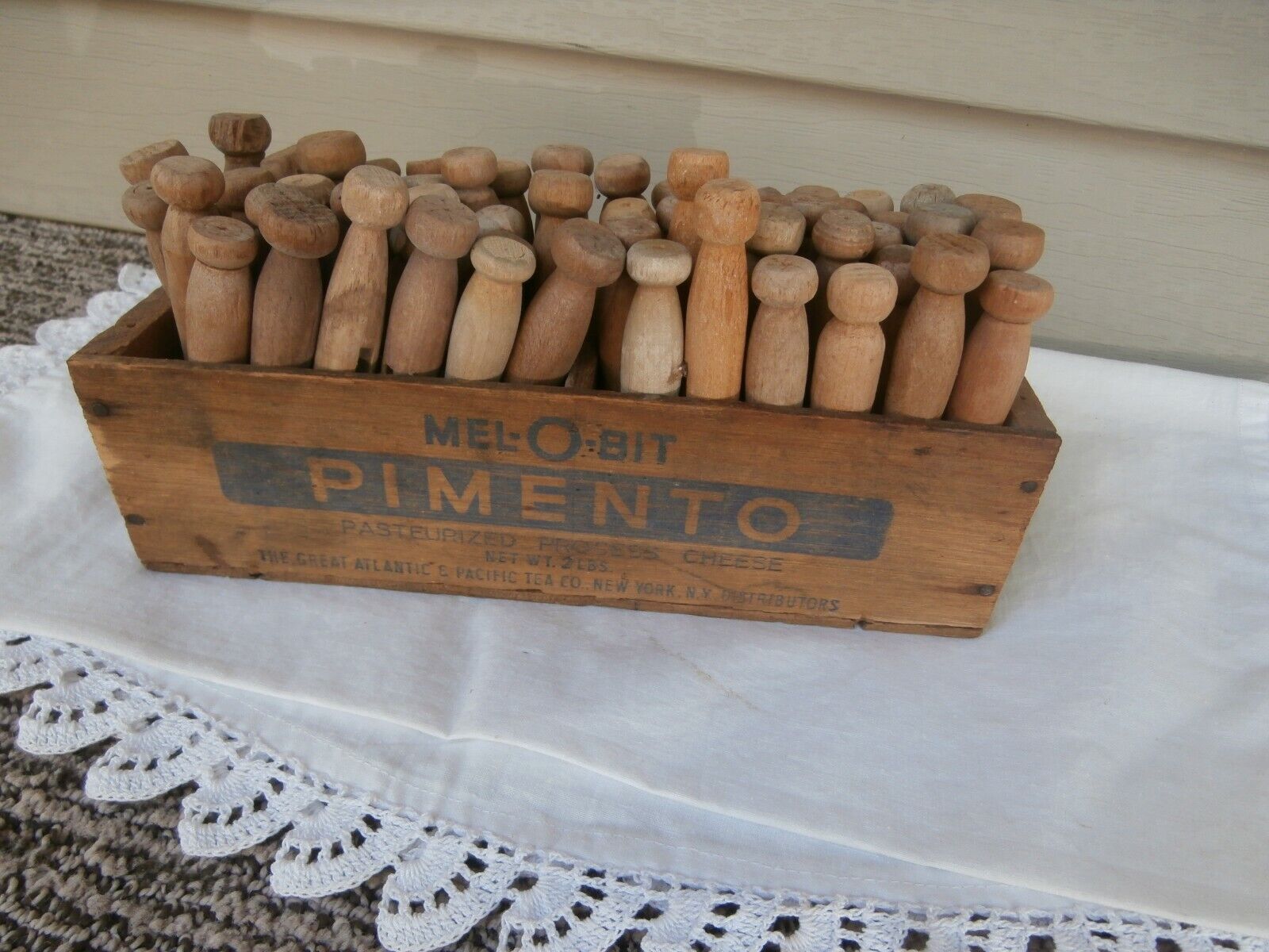 Vtg WOOD CLOTHES PINS in Mel-O-Bit WOOD Cheese BOX~COUNTRY DECOR 4 LAUNDRY ROOM