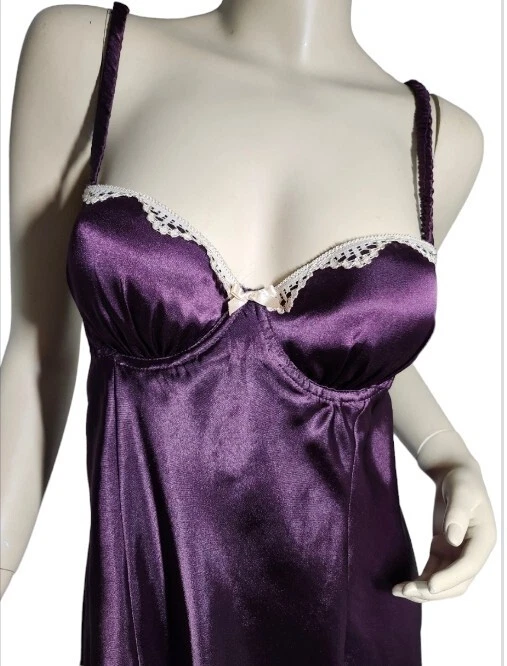 Camisón Babydoll con ribete de encaje satinado Gilligan & Omalley ciruela mediana Foto 2 de 4