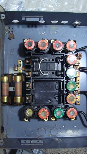 SWITCH 100A MAIN Pull-Out Fuse Panel - Picture 2 of 5