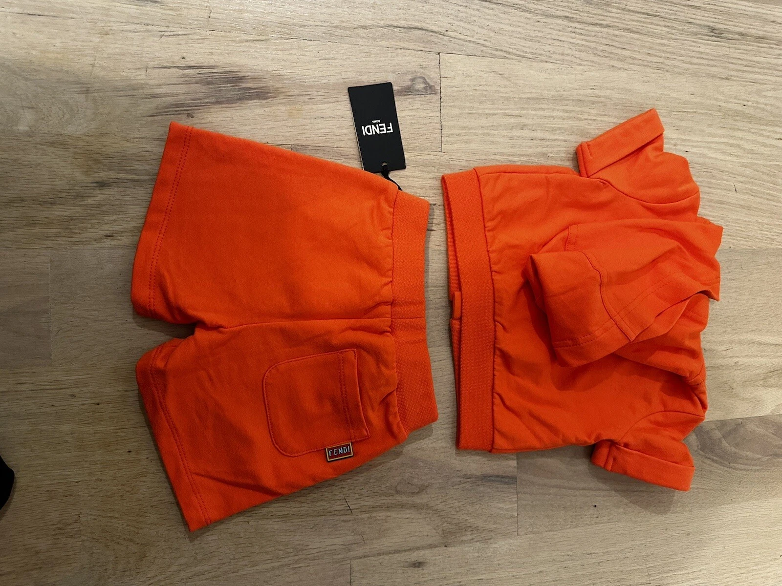 Pantaloncini con logo arancione Fendi ragazzo con cappuccio taglia 3 m