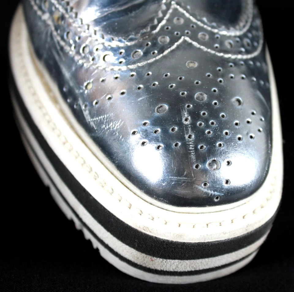 Oxford de plataforma de espuma a rayas de charol plateado metálico PRADA 38 Foto 4 de 4