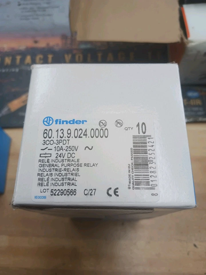 LOTE DE 10 RELÉS CUBITOS DE HIELO OCTALES 8 PINES 24 VDC Foto 3 de 4