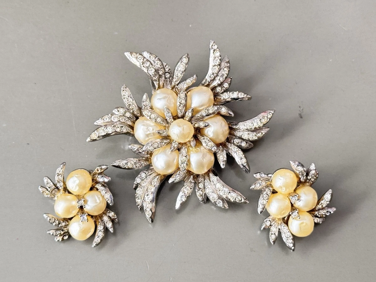 Hattie Carnegie Fashion Jewelry Sets with Vintage Vintage for sale