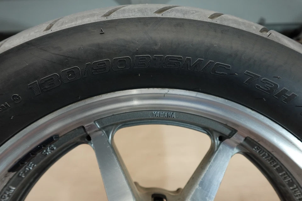 Roda dianteira aro pneu 07-15 Yamaha VStar 1300 V Star XVS1300 SHINKO 130/90 B16 - Imagem 3 de 4