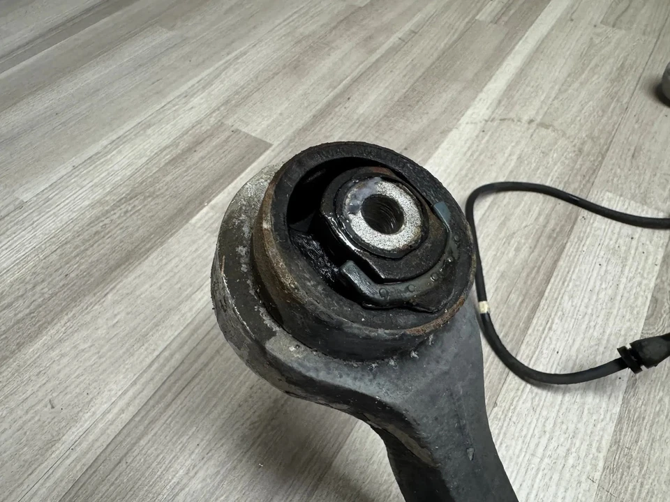 Audi A4 8E B6 1,9 TDI Träger Achsschenkel Radlagergehäuse Vorne Rechts - Bild 4 von 4