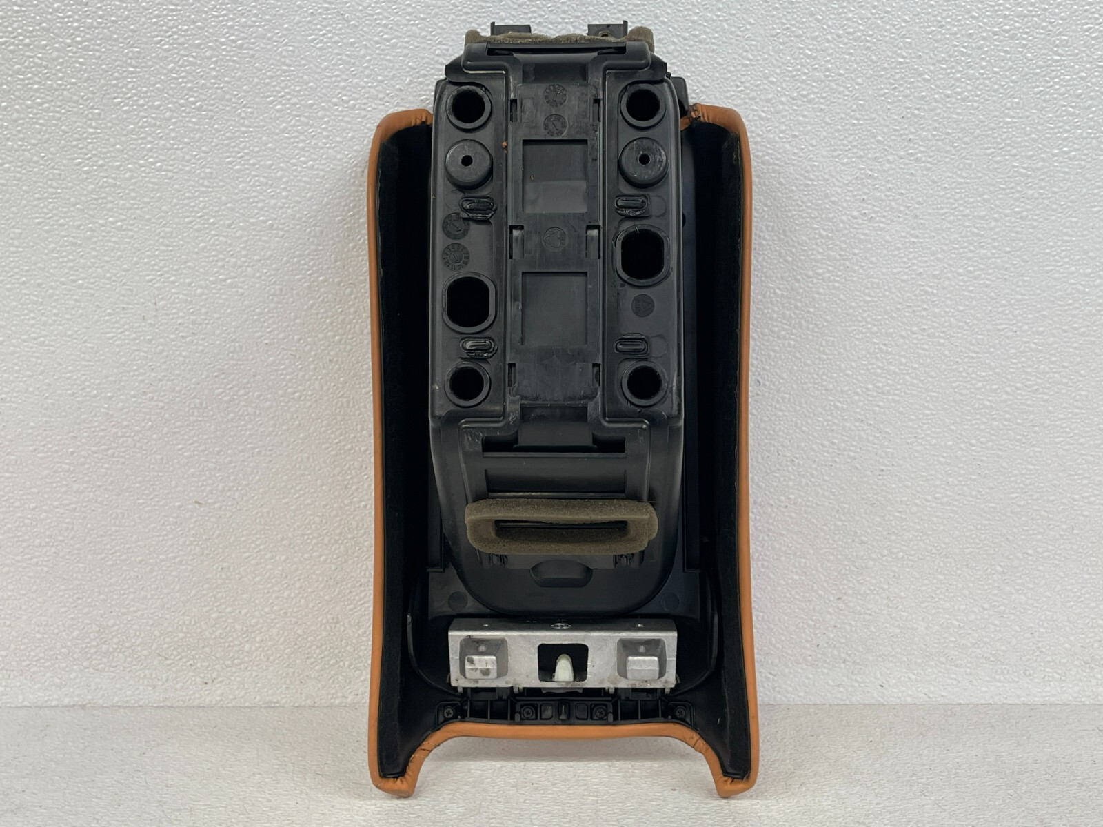 ⭐03-12 MASERATI QUATTROPORTE CENTER CONSOLE STORAGE WITH ARM REST BROWN LOT2340