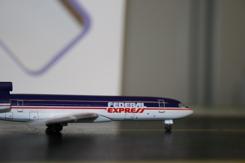 Aeroclassics 1:400 Federal Express FedEx Boeing 727-200 N219FE (AC411172) - Picture 3 of 7