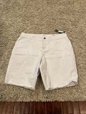 NWT Women  s TIME AND TRU white cuffed Bermuda Shorts Size 16