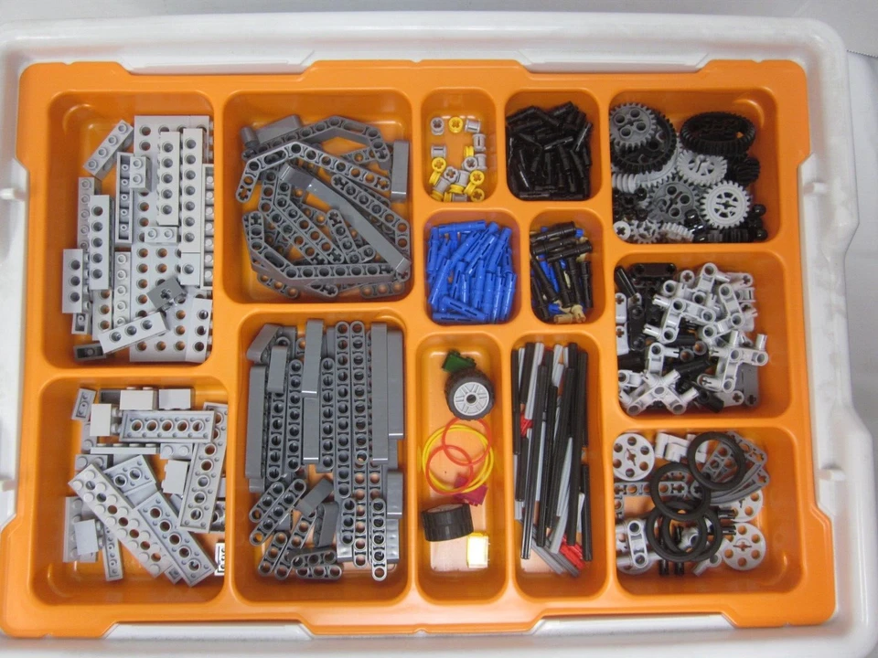 LEGO Education: Mindstorms Education Base Set (9797) 426 Pieces - Image 3 of 4