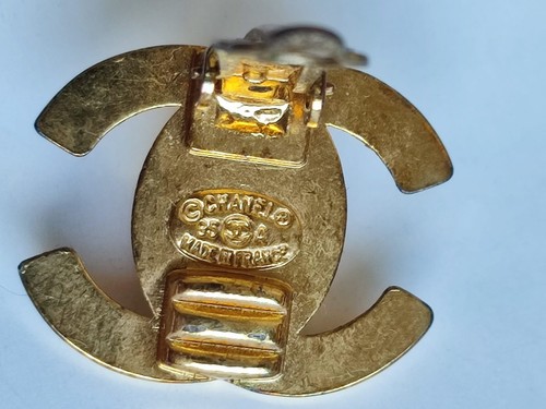 CHANEL CC Turnlock Studs Earrings Clip-On 95A Gold Plated Made in France - Picture 5 of 5