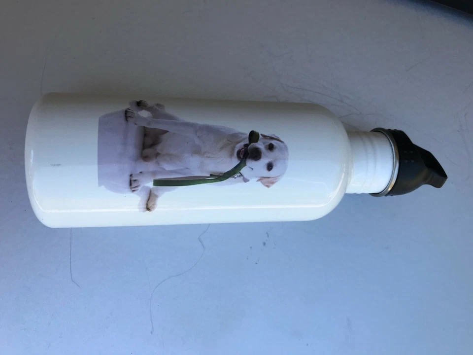 BOTELLA DE AGUA BLANCA DEPORTIVA DE ACERO INOXIDABLE 25 OZ con laboratorio en la foto lateral. Foto 2 de 4