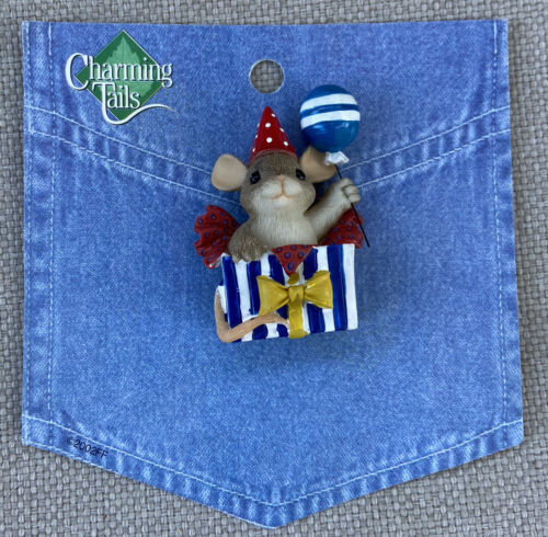 Charming Tails "HAPPY BIRTHDAY PRESENT" Lapel Pin Mouse w/ Balloon Dean Griff - Picture 1 of 3