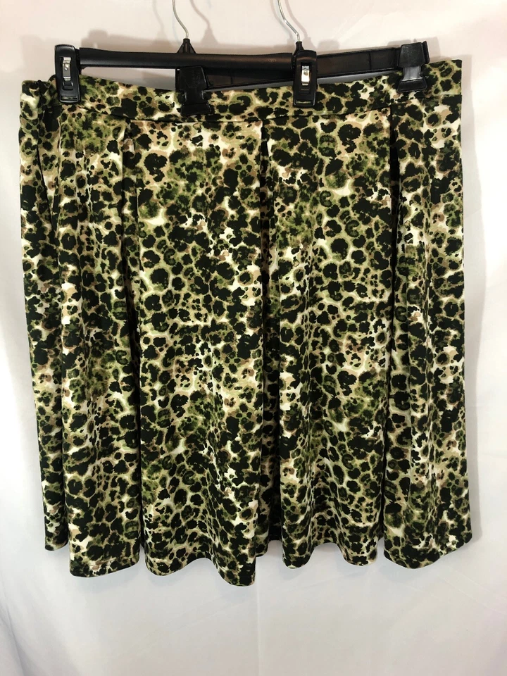 Falda acampanada plisada con cremallera lateral estampado verde talla 24 Ashley Stewart nueva con etiquetas para mujer Foto 2 de 2