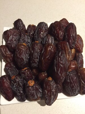 Medjool Dates 2X5 LBS Box- Natural Grown -Small Size.  Fresh California Dates
