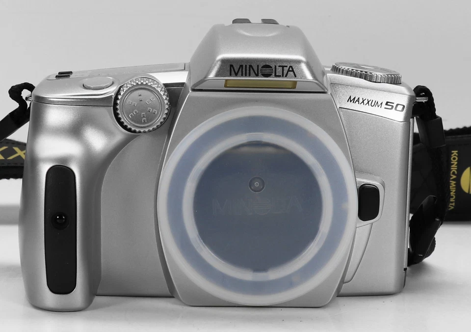 Vintage Minolta Maxxum 50 SLR Film Camera With A  Zoom 28-100mm 1:3.5-5.6 lens - Image 4 of 4