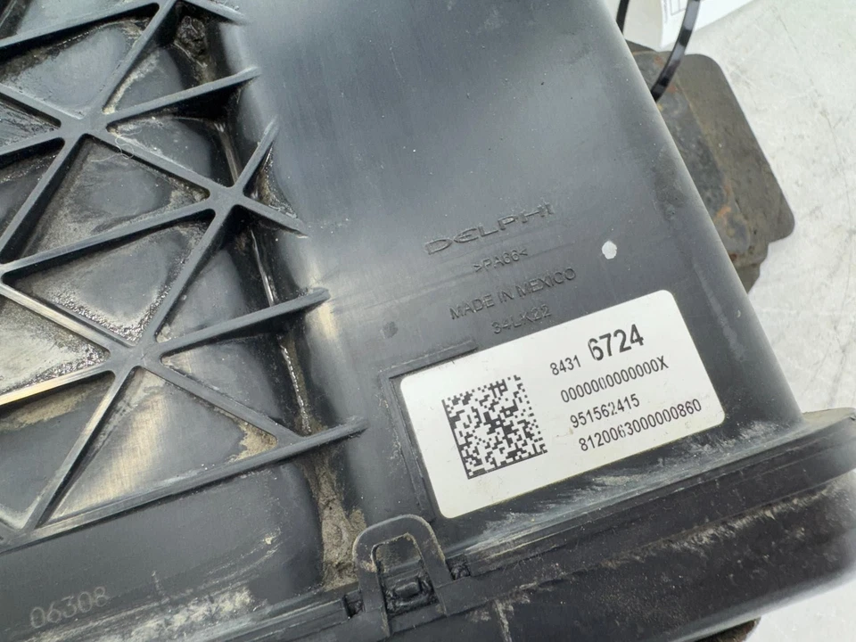 2017-2020 GMC Yukon XL 1500 Fuel Vapor Canister OEM 84316724 - Image 2 of 4