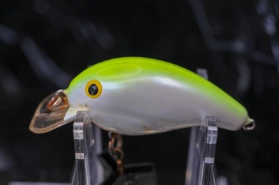 Bandit 100 Series Crankbait - Pearl Chartreuse Back fishing lure