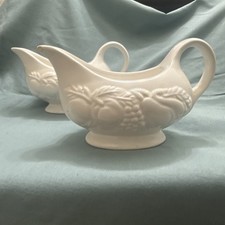 Elegant 2 Piece Set of Cream Gravy Boats Color White