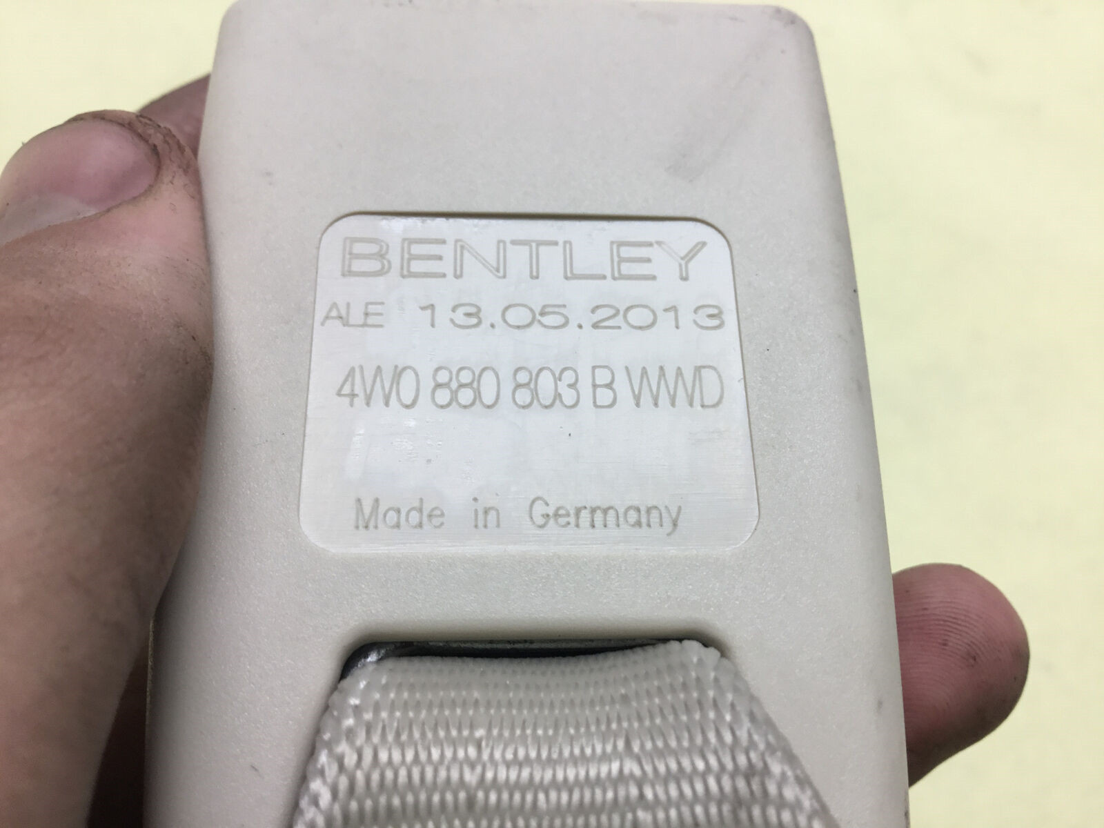 13-18 Bentley Flying Spur W12 Rear Center Seat Belt Buckle |:Y