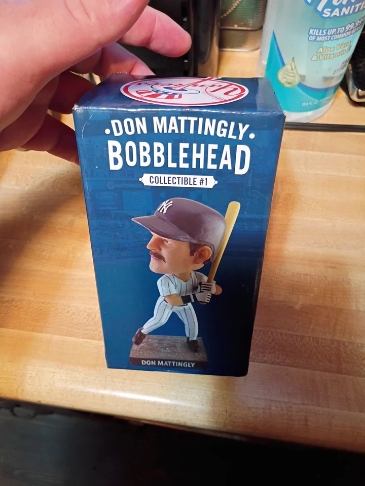 Bobblehead Don Mattingly 2020 edición limitada NY Yankees Delta coleccionable 1 nuevo Foto 2 de 4