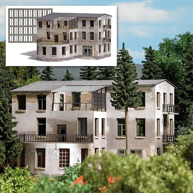 Busch 1945 - 1/87 / H0 Abandoned Sanatorium - New