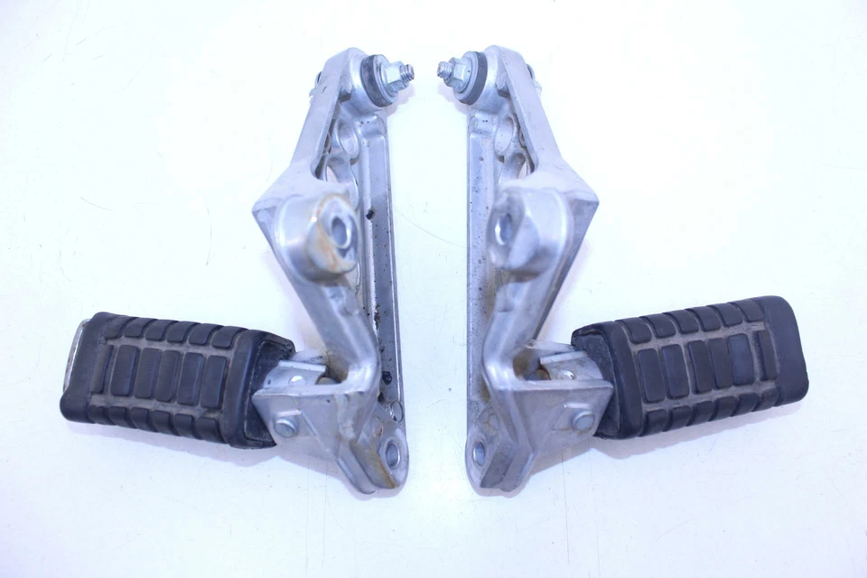 Honda Magna 700 1986 OEM estriba de pasajero trasero con soportes R5,Bx31 Foto 2 de 4