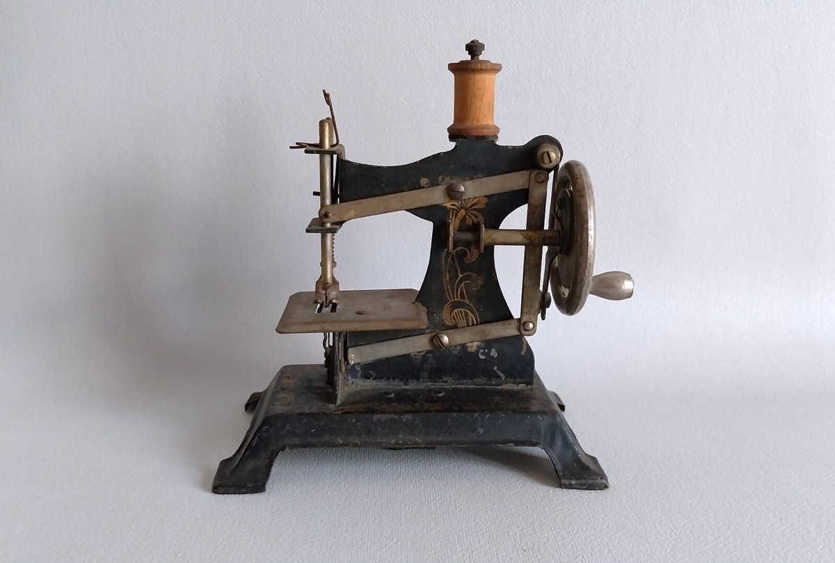 Machine à Coudre Miniature 1/24 – ABS Vintage – Déco Et Jeu Pour Maison De Poupée