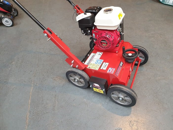 Camon Lawn Scarifier with Free Swinging Blades & Anti Vibartion Handles