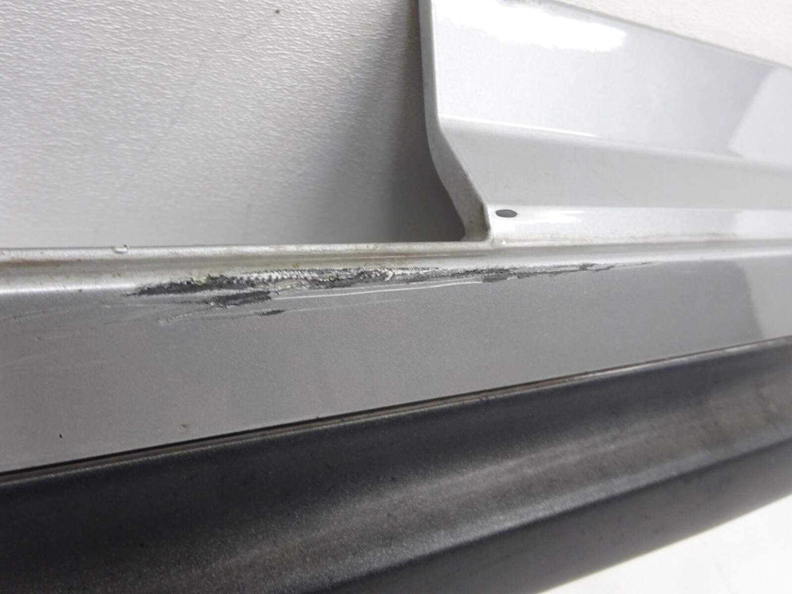 14-17 Maserati Ghibli Left Driver Rocker Skirt Molding Trim Silver OEM DE2308108