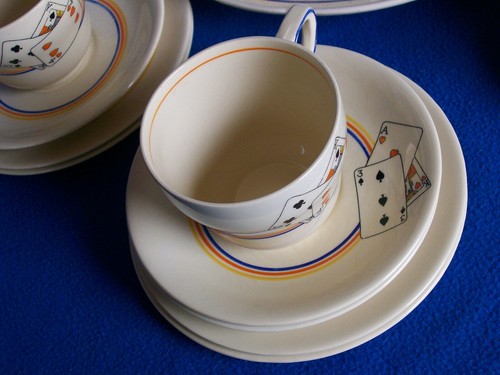 GRAYS POTTERY CUPS & SAUCERS, PLATES & SERVING DISH SUNBUFF PLAYING CARDS ARTDEC - Picture 10 of 15